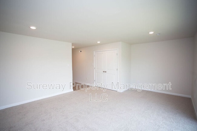 Building Photo - 234 Macoun Way