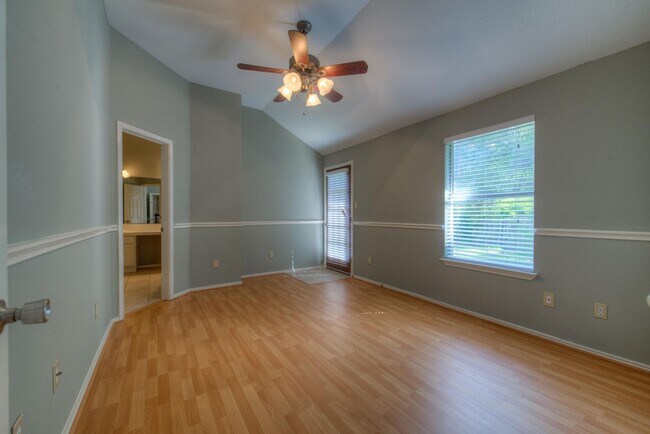 Building Photo - Great home with easy maintenance flooring.