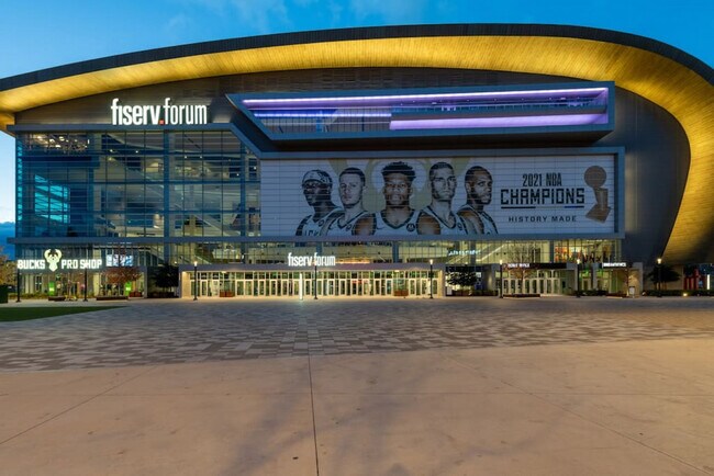 Building Photo - 550 W Juneau Ave