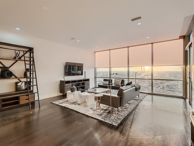 Building Photo - 2200 Victory Ave