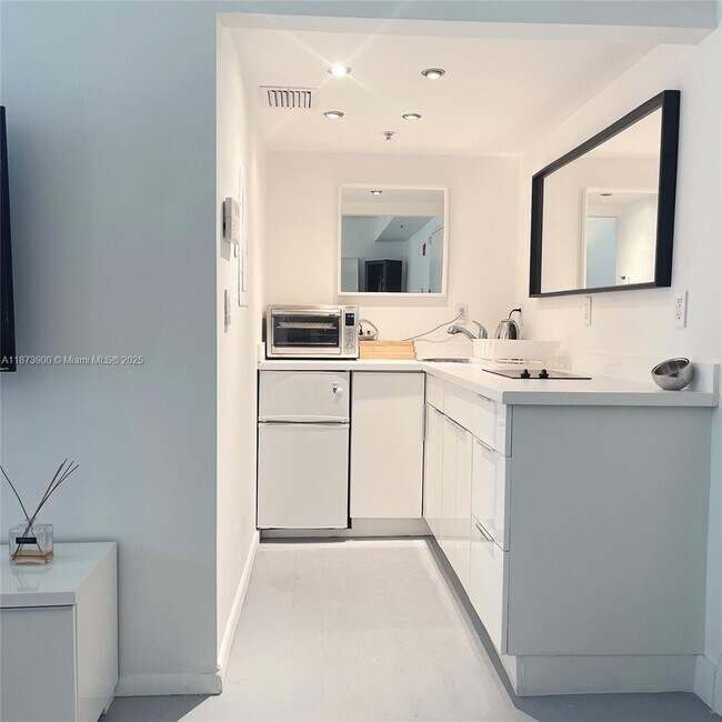 Building Photo - 1550 Drexel Ave