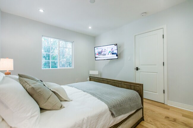 Building Photo - 8261 W 4th St