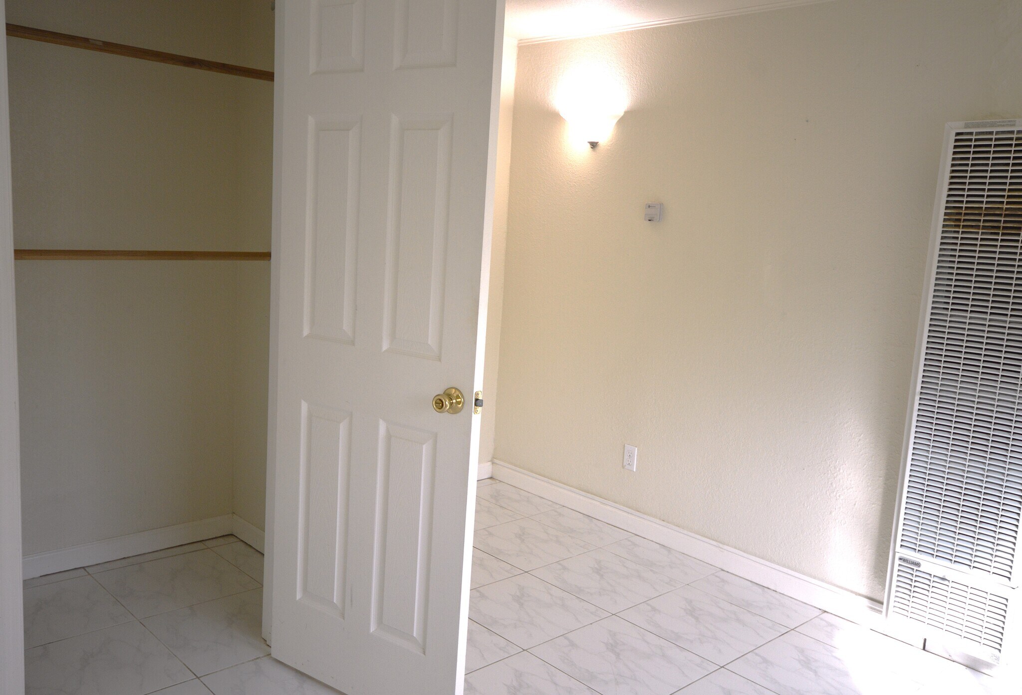 Building Photo - 1800 Devon Ct