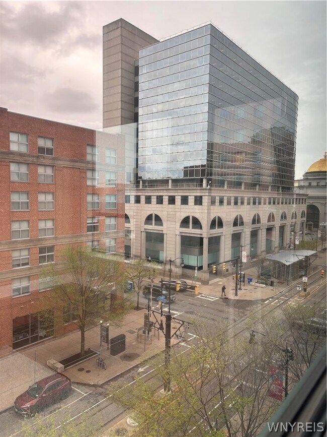 Building Photo - 610 Main St
