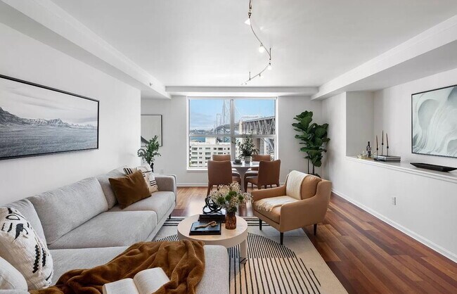 Building Photo - Contemporary Unit with High-End Features