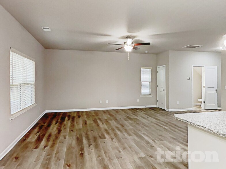 Building Photo - 205 Spring Knoll Dr