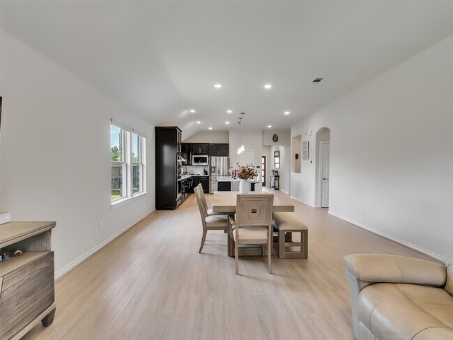 Building Photo - 27997 Lone Hollow Ln