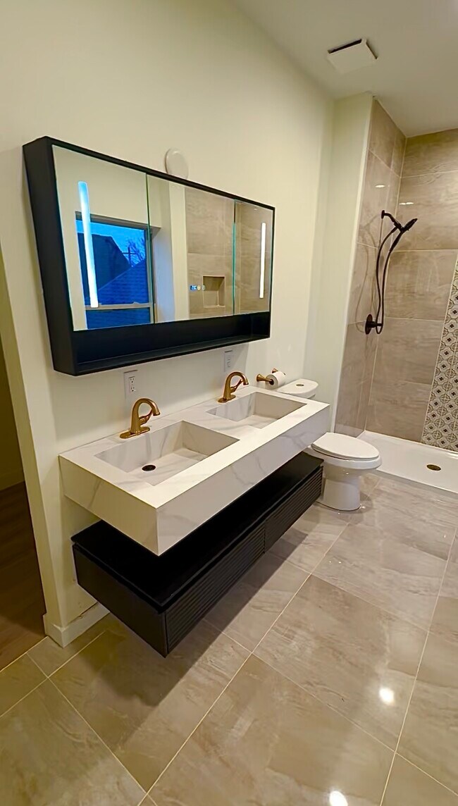 Building Photo - 408 St Clair Ave