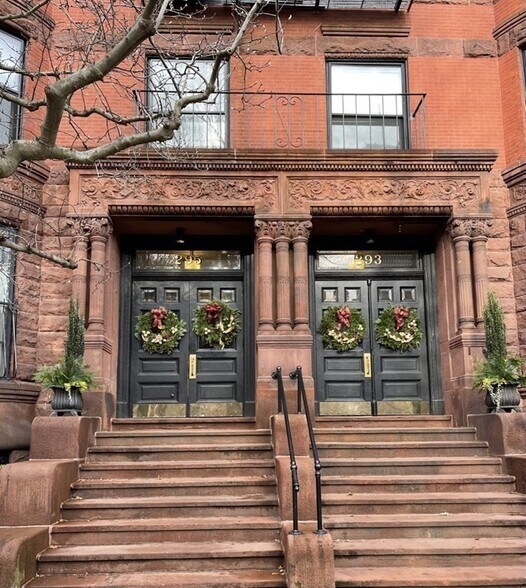 Building Photo - 295 Commonwealth Ave