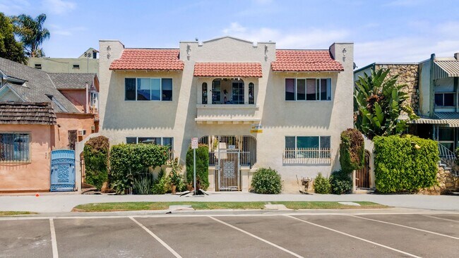 Building Photo - 442 Cedar Avenue