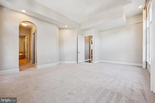 Building Photo - 448 Salk Cir