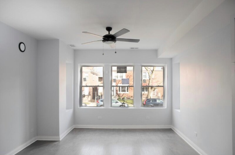 Building Photo - 7240 S Cornell Ave