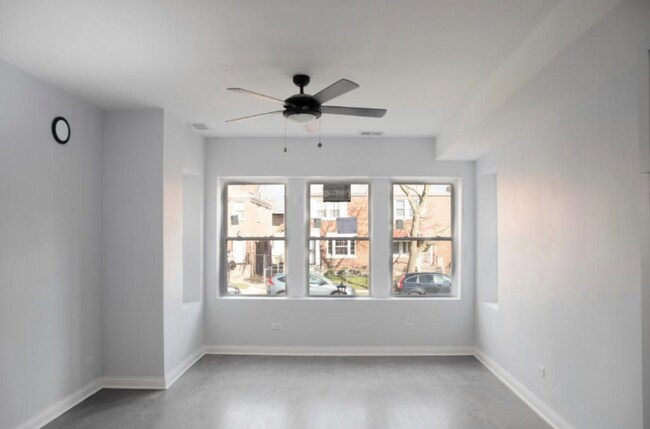 Building Photo - 7240 S Cornell Ave
