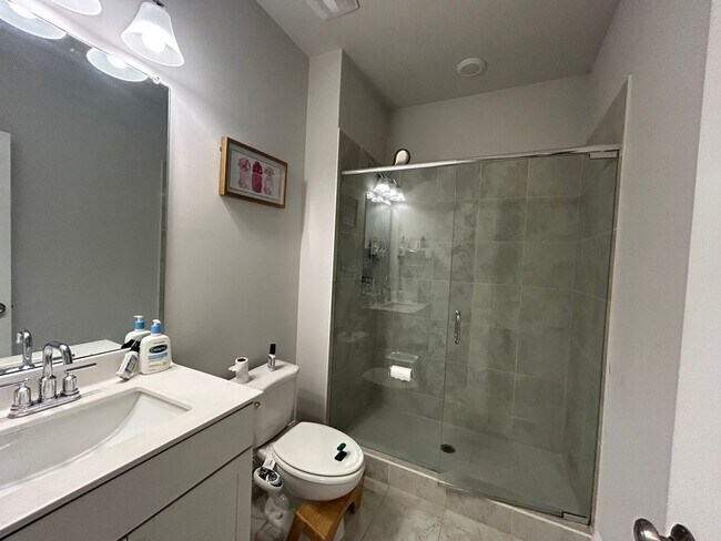 Building Photo - 413 Kinross Ln