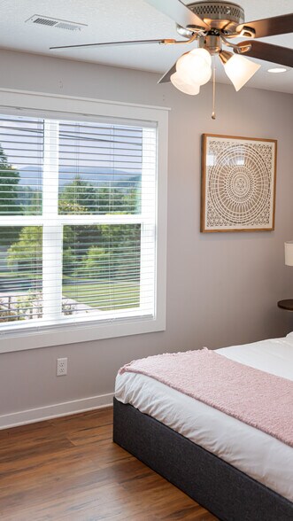 Building Photo - 664 Old Fort Rd