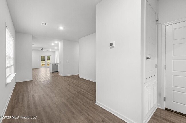 Building Photo - 621 Stillwater Cv