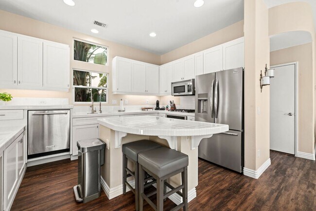 Building Photo - 205 Montana Del Lago Dr