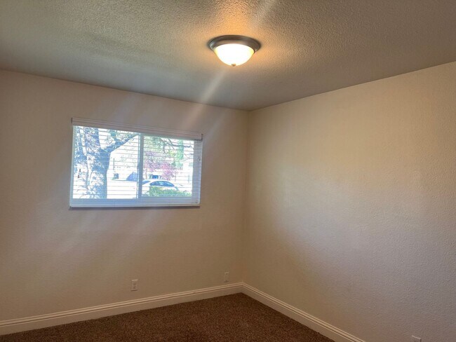 Building Photo - 3 Bedroom Home With Large Backyard on West Side