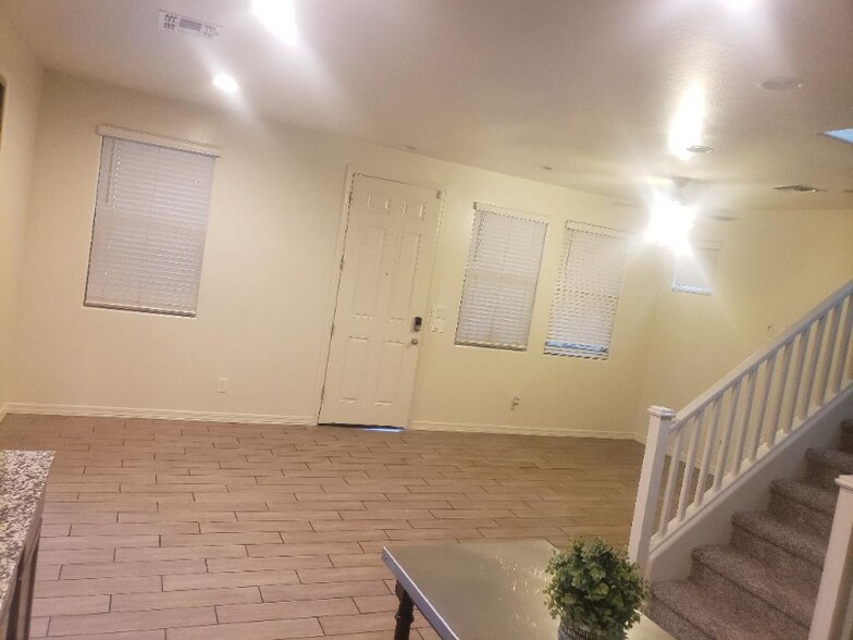 Building Photo - 5750 W Raymond St