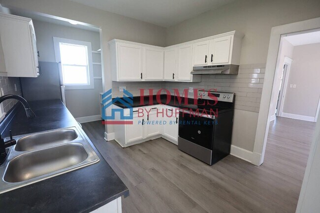 Building Photo - Two Bedroom House | Off Street Parking