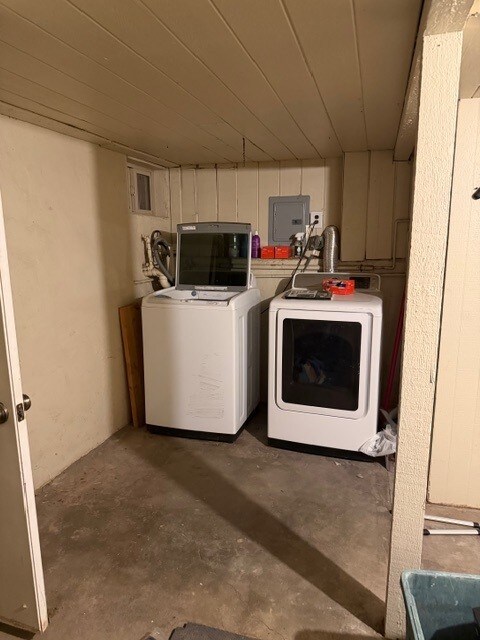 Building Photo - 1624 E 7th St