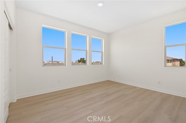 Building Photo - 306 Chorus