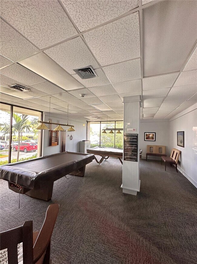 Building Photo - 300 Bayview Dr