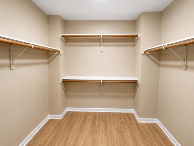 Building Photo - 5118 Littleneviss Dr