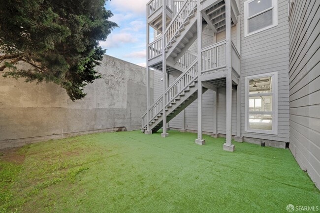 Building Photo - 1642 Taraval St