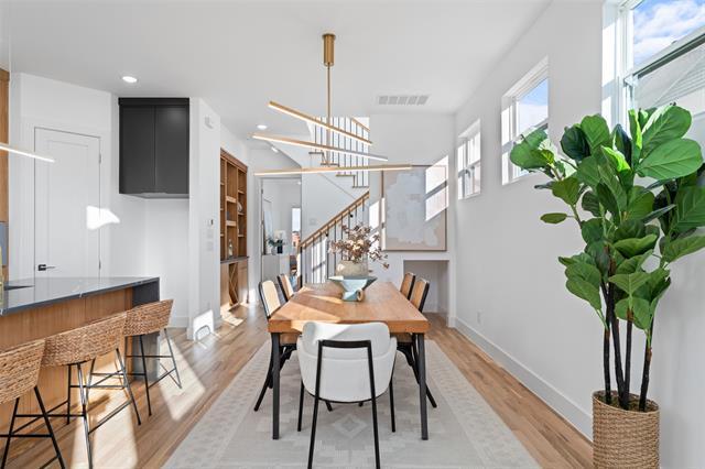 Building Photo - 2315 S Vernon Ave