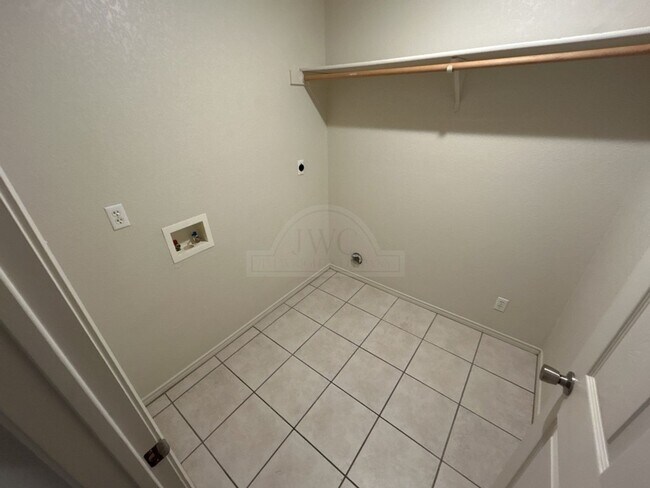 Building Photo - 912 McDaniel Cir
