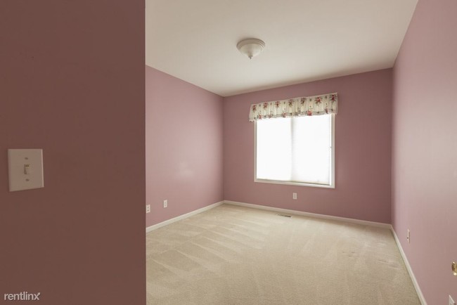 Building Photo - 2 br, 3 bath Condo - 6029 Steeplechase Dr