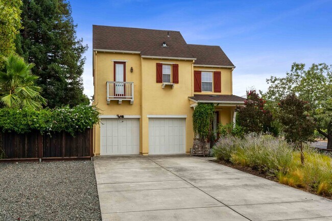 Building Photo - Spacious 3 Bedroom, 3 Bathroom Home with P...