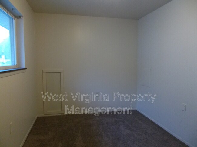 Building Photo - 130 Elm St