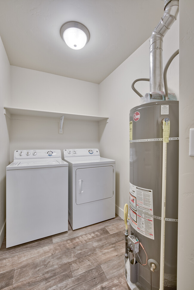 Great Falls Laundry Room - Mesa Falls Apartments