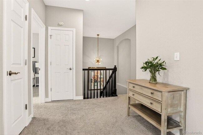 Building Photo - Renovated 2-bed 2.5 bath bright and open townhome located in the heart of Lone Tree!