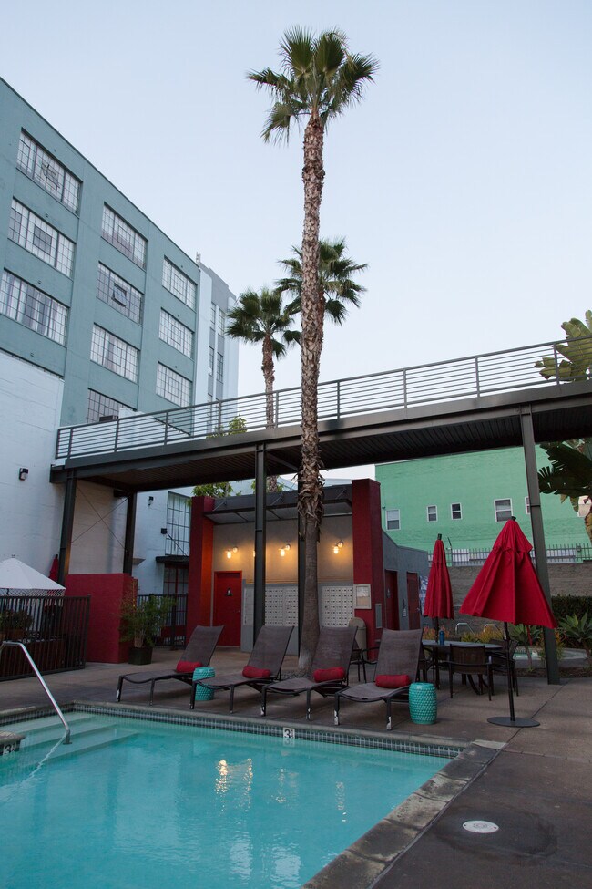 Building Photo - 420 S San Pedro St