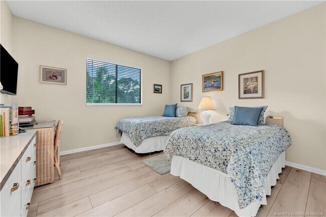 Building Photo - 2560 NW Seagrass Dr