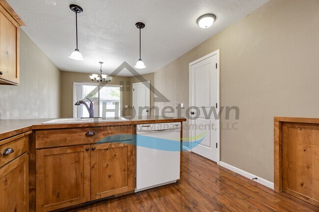 Building Photo - 3 Bedroom 3 Bathroom Home with Attached 2 Car Garage Available in Coeur d'Alene!