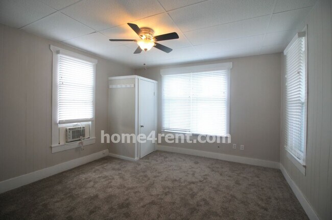 Building Photo - Updated Strawberry Hill Bungalow So much new
