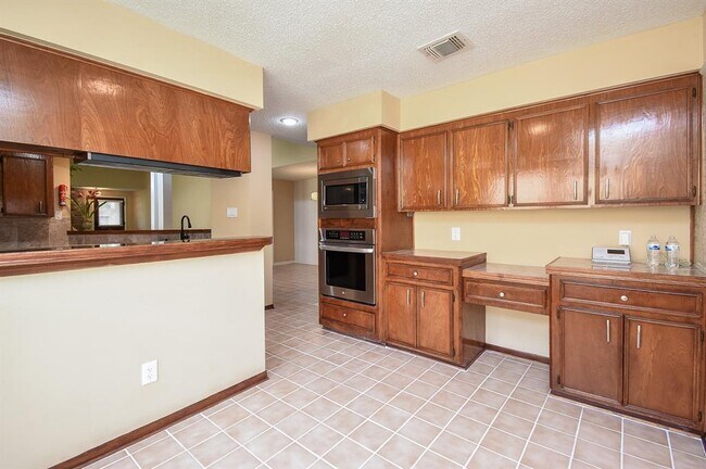 Building Photo - 11823 Zarroll Dr