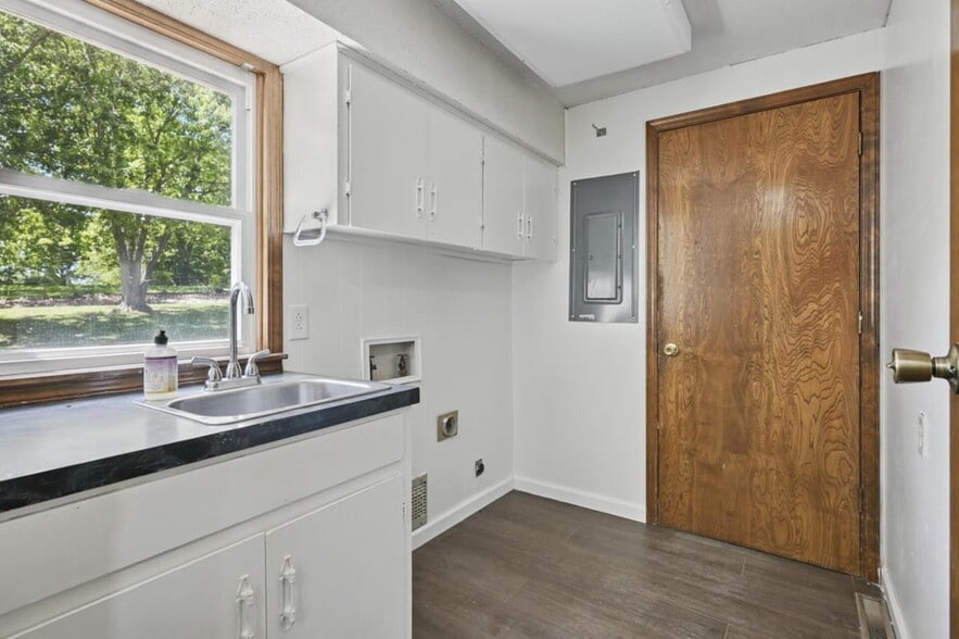 Building Photo - 1306 Marion Dr