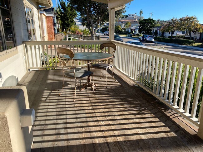 Building Photo - FLEXIBLE FULLY FURNISHED Point Loma Home! AC! All Utilities Included!