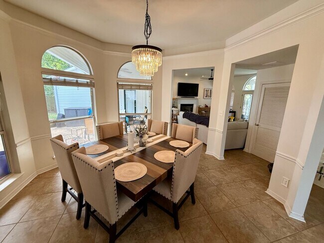 Building Photo - Stunning Bluewater Bay Home in Parkwood Estates!
