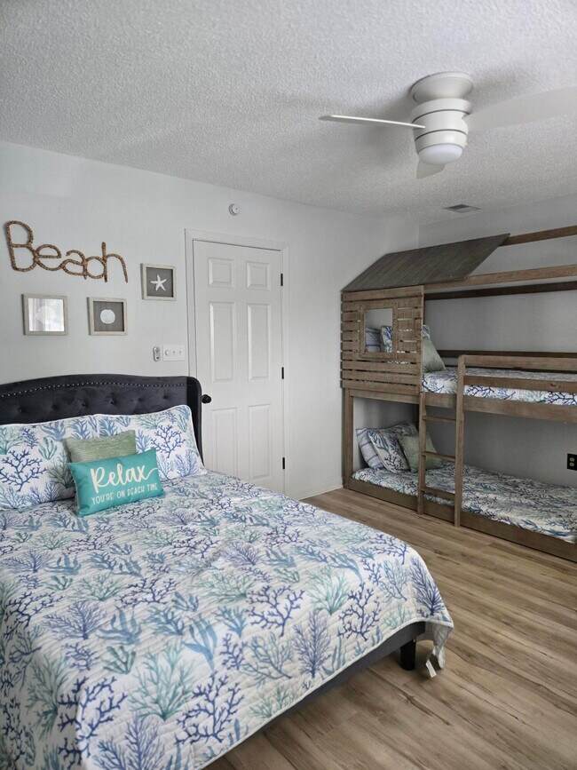 Building Photo - 735 Sandpiper Pl
