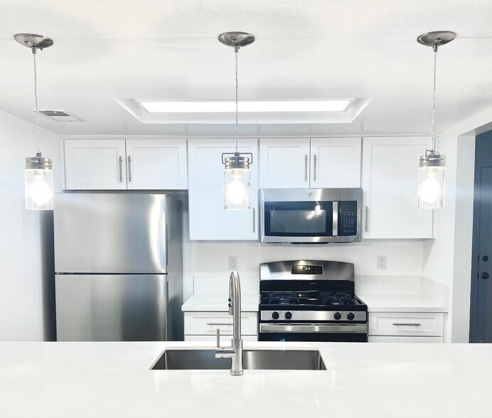 Primary Photo - Oak Park Village Apartments