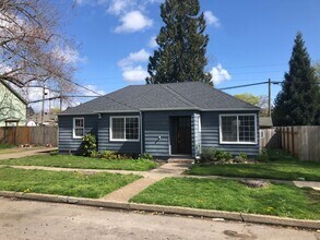 Building Photo - Charming 3 Bed/1 Bath Home in Downtown New...