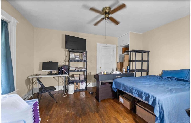 Building Photo - 164 S Washington St