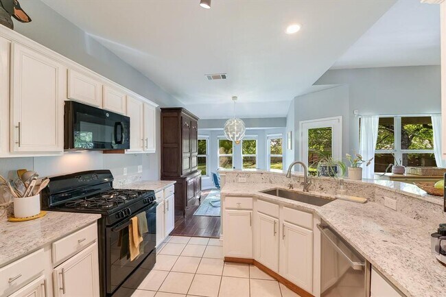 Building Photo - 802 Lantana Dr