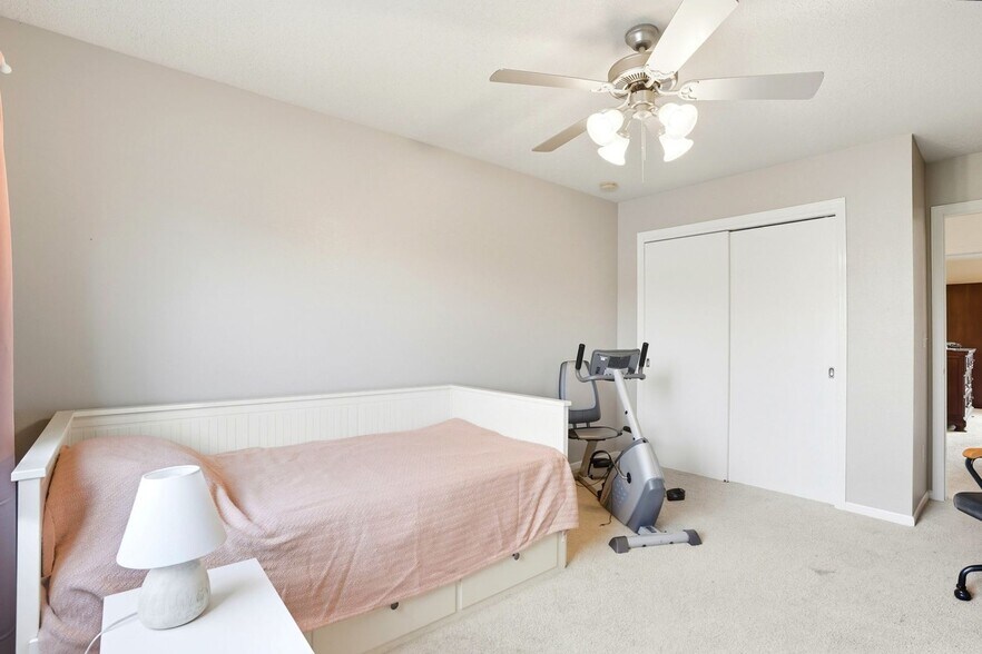 Building Photo - 235 Lockmoor Ave